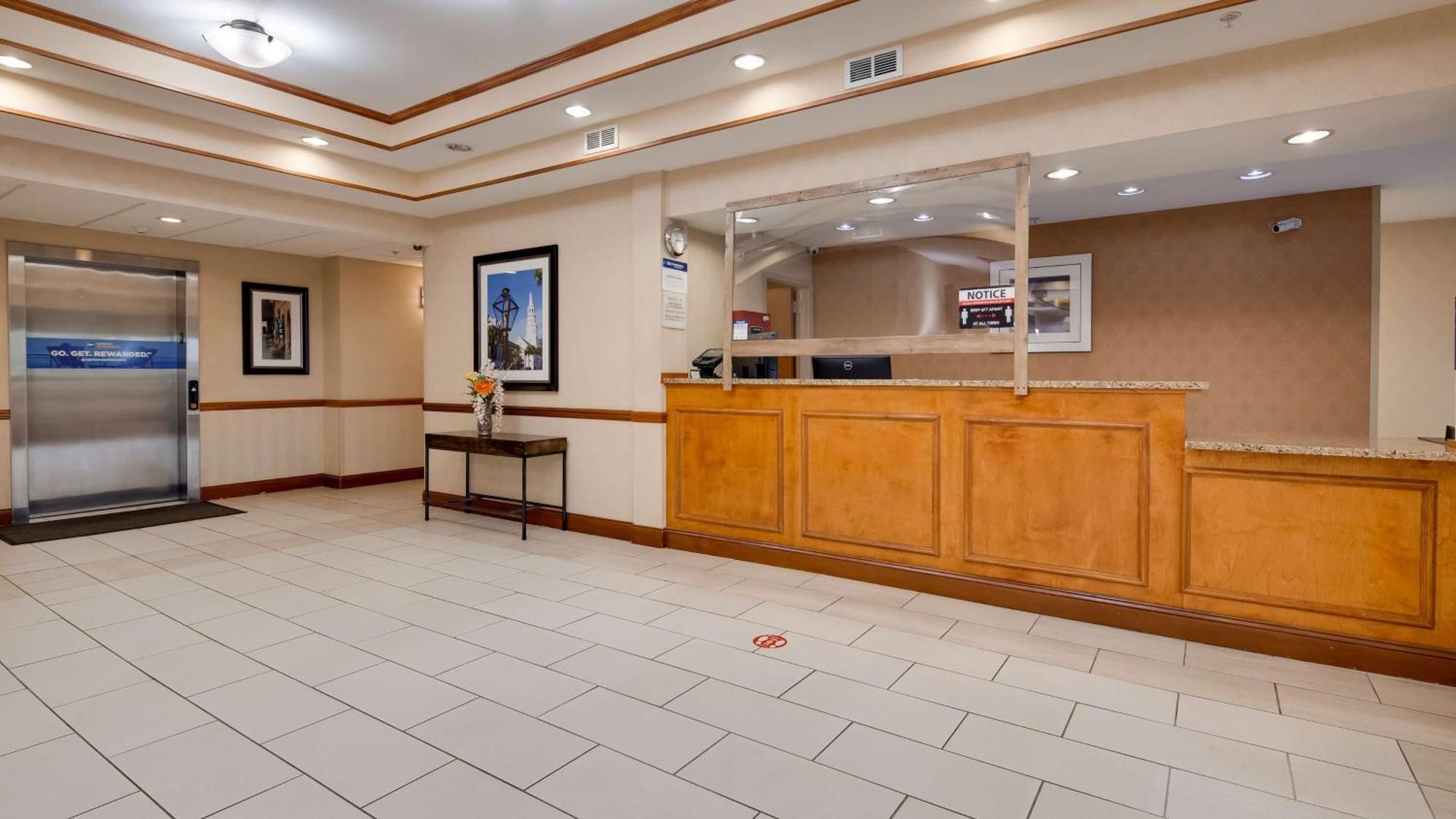 Best Western Executive Inn - Latta Berrys Crossroads Eksteriør bilde